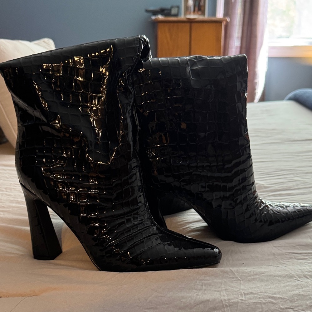 Forever 21 Black Croc-Patterned Heeled Boots